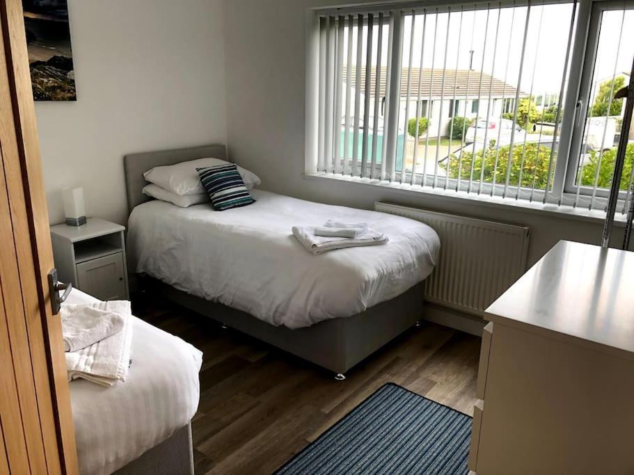 Coastal Bungalow, Sleeps 5 And Ideal For Walkers Amlwch Exterior photo