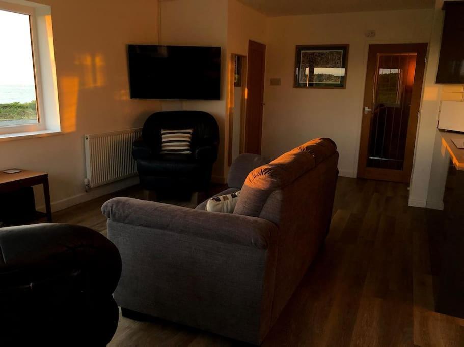 Coastal Bungalow, Sleeps 5 And Ideal For Walkers Amlwch Exterior photo